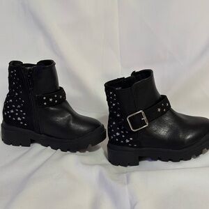 Toddler Girls Black Boots with Silver Glittery Star Cutout Designs